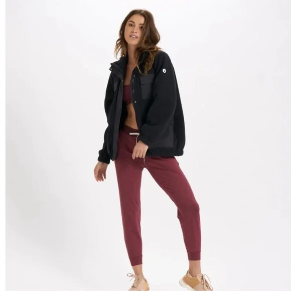 Vuori Utility Sherpa Jacket in Black - Picture 2 of 11